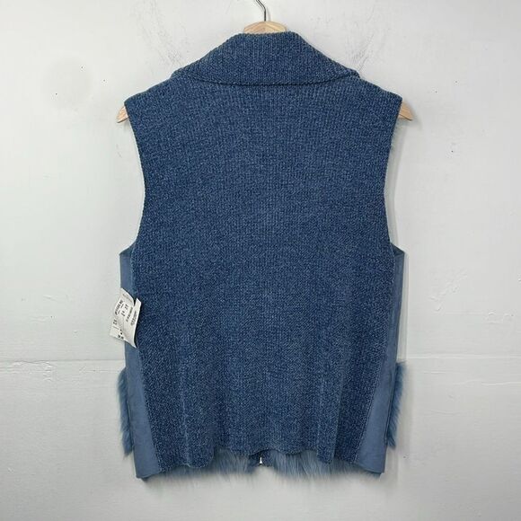 LISA INTERNATIONAL Women's Vest Blue Faux Fur Suede Pockets NWT size MED - Picture 2 of 15